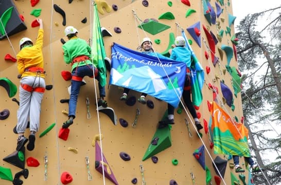 В «Артеке» установили самый высокий в России открытый скалодром