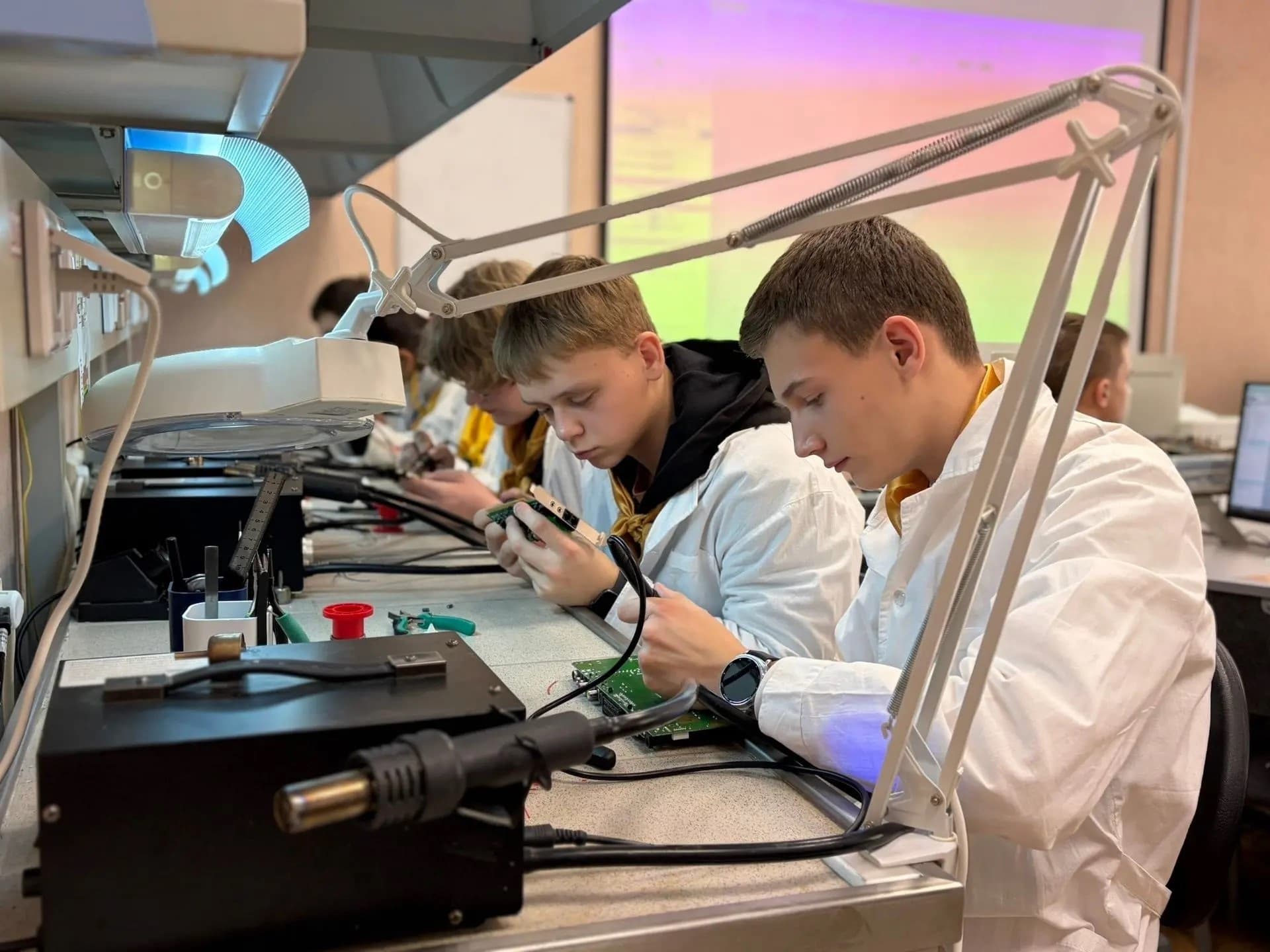 255 омских школьников приняли участие в профильных сменах «Сириус 55» в ОмГТУ