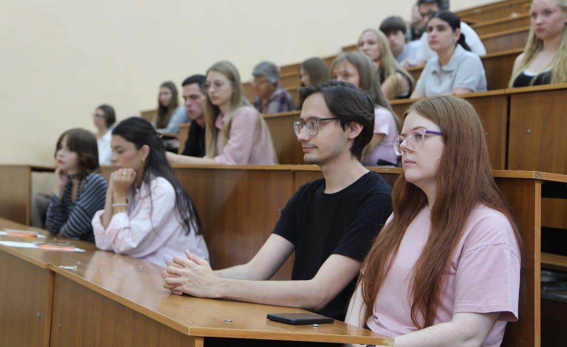 Более 1,5 тыс. абитуриентов зачислены на бюджетные места бакалавриата и специалитета НГПУ