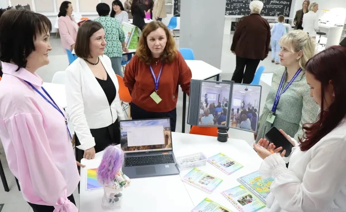 Более 200 специалистов со всей России собрал форум «Вектор детства – 2026» в волгоградском педвузе