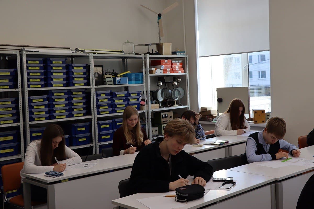 Более 300 свердловских школьников приняли участие в олимпиаде по физике