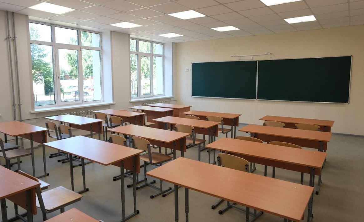 Более 700 детей примет после капремонта обновлённая школа в Новгородской области