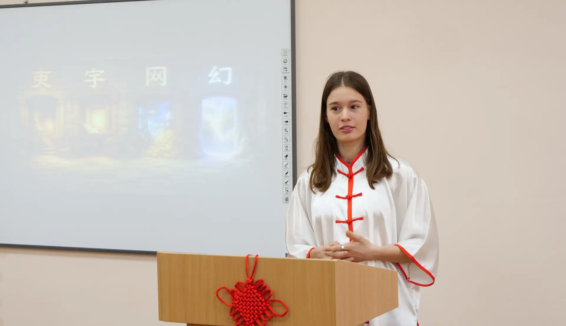 Будущих абитуриентов луганского педвуза познакомили с историей китайского языка