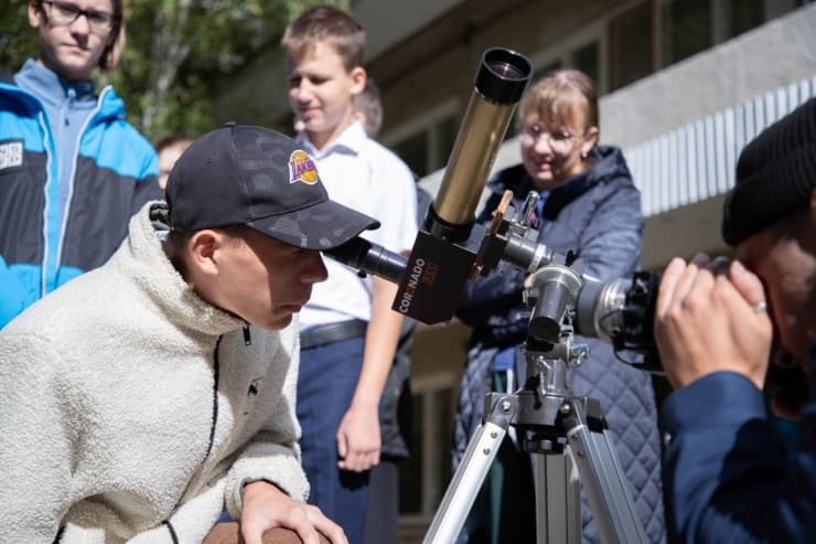 Для школьников Иркутской области проведут классные часы, встречи и лекции, посвящённые космосу