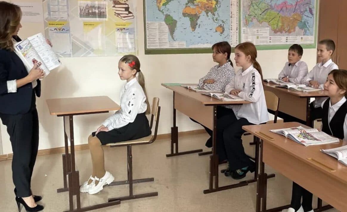 К работе в сельских школах Республики Алтай по программе «Земский учитель» приступят 11 педагогов