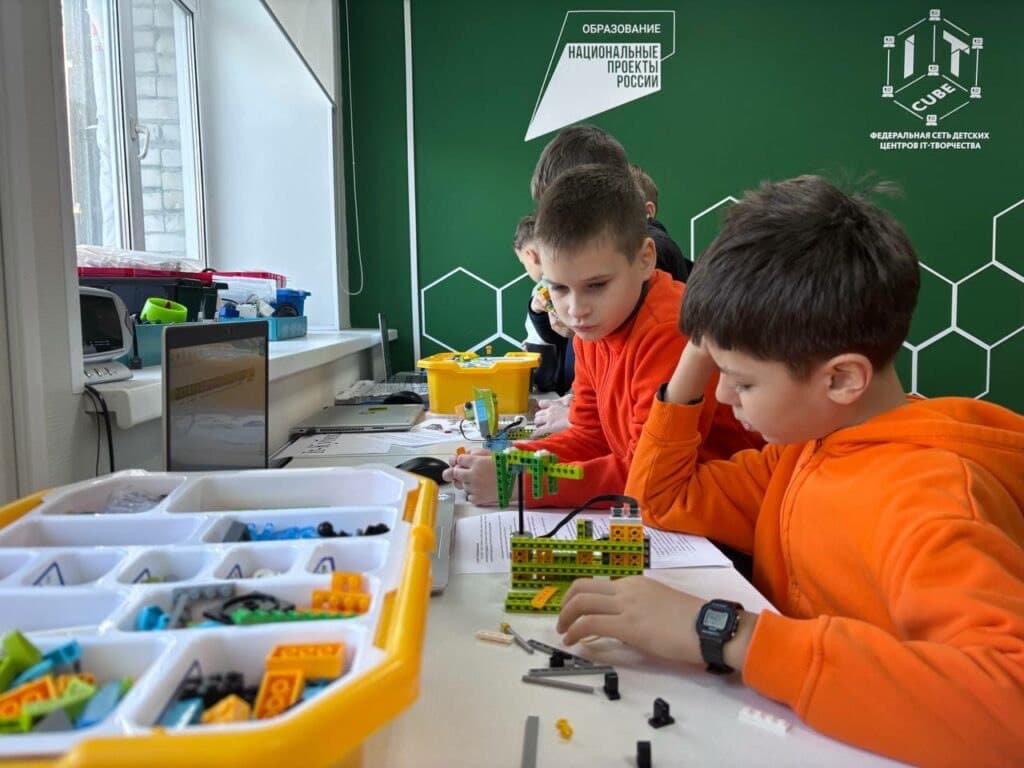 Краевой конкурс по олимпиадной робототехнике «Робомарафон-2026» пройдет в Барнауле