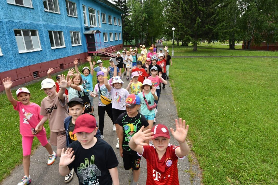 Кузбасские школьники летом смогут отдохнуть в 828 лагерях