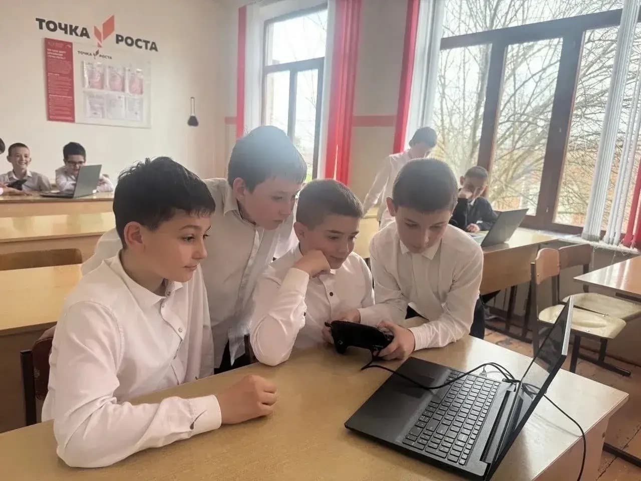 Мобильный технопарк «Кванториум» впервые побывал в школе № 3 Беслана