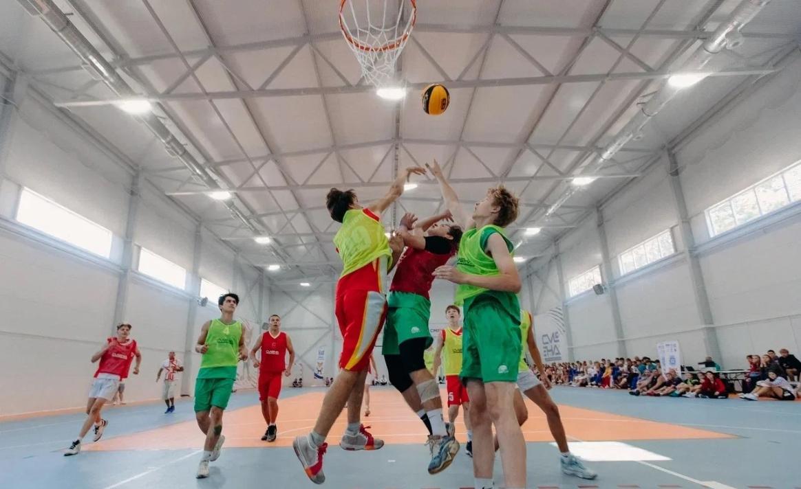Новый спорткомплекс на более чем 1,3 тыс. кв. м открыли в «Смене»