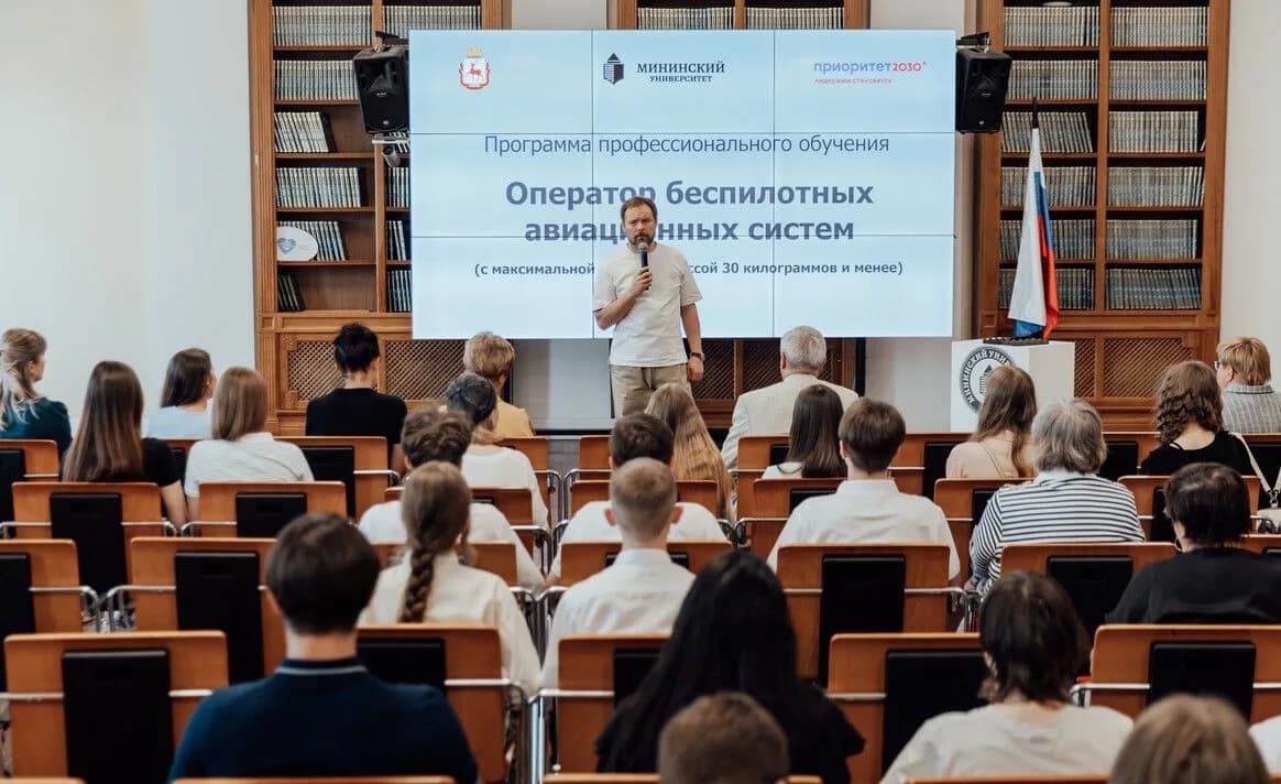 Около 100 нижегородских школьников получили первые рабочие профессии в Мининском университете