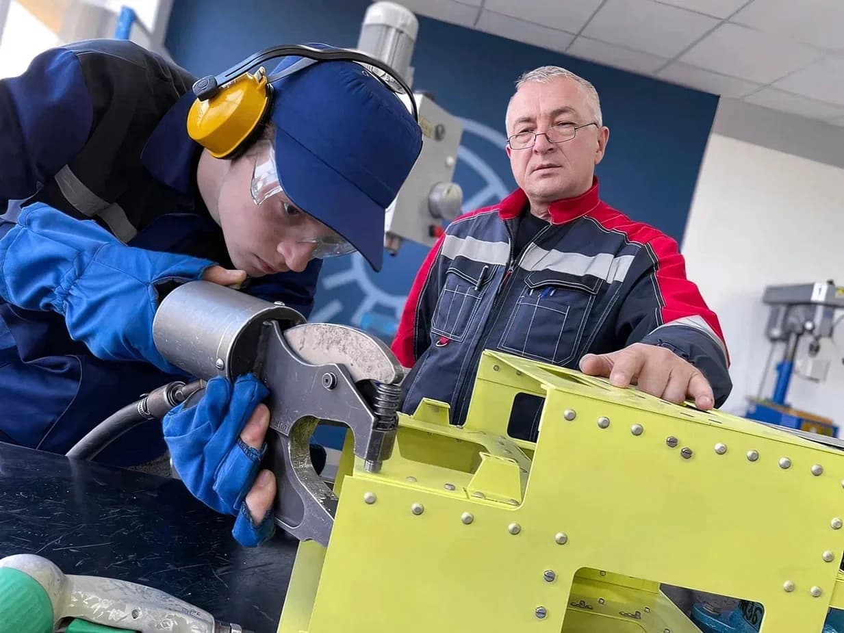 Порядка 3 000 представителей 95 кластеров «Профессионалитета» пройдут обучение по дополнительным программам