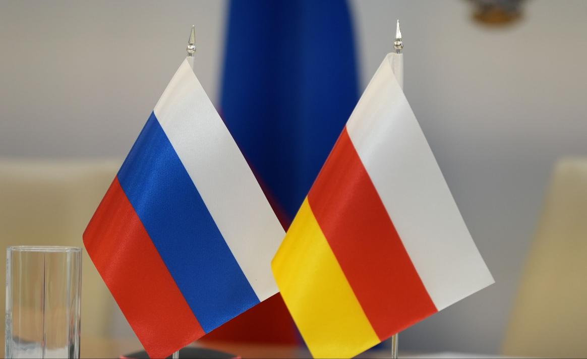 Россия передала медучилищу Южной Осетии 1,4 тыс. единиц оборудования и инвентаря