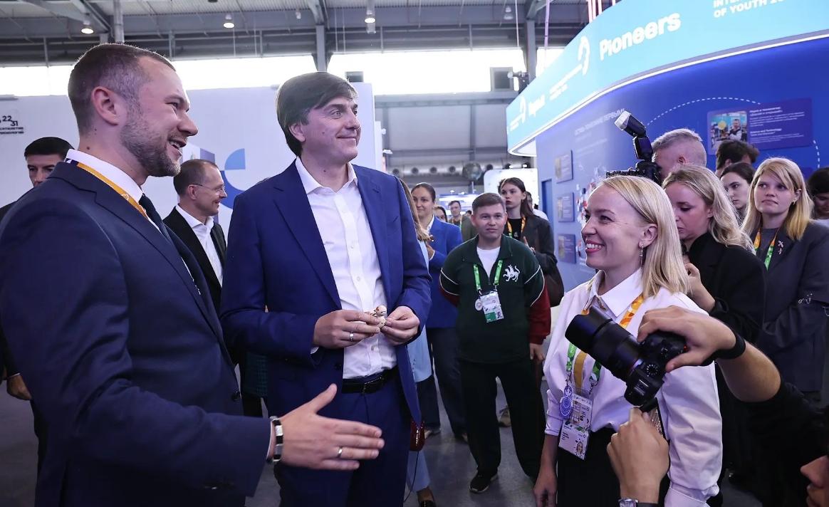 Сергей Кравцов: Интерактивный стенд Минпросвещения России на МФМ-2026 позволяет увидеть возможности для обучения и пути в профессию