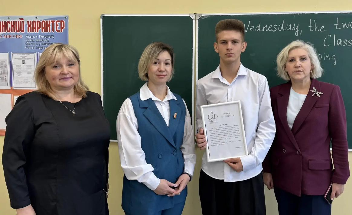 Школьник из Луганска удостоен медали за спасение товарища