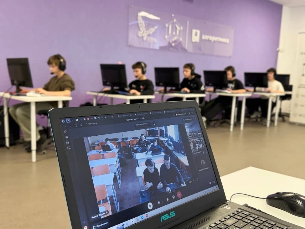 Школьники Тульской и Херсонской областей сразились в киберспортивном поединке