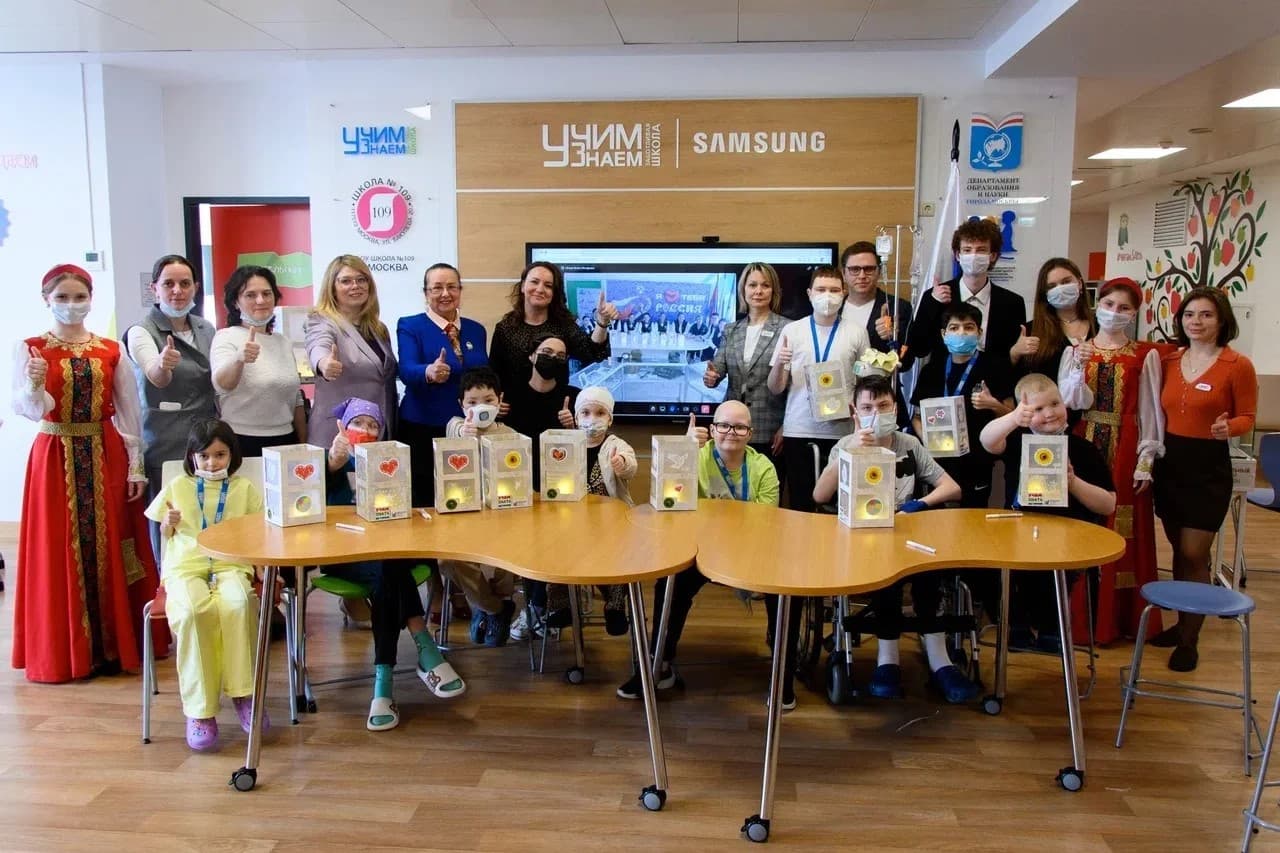 Школьников из Москвы и Орла объединил телемост «Равнение на героев»