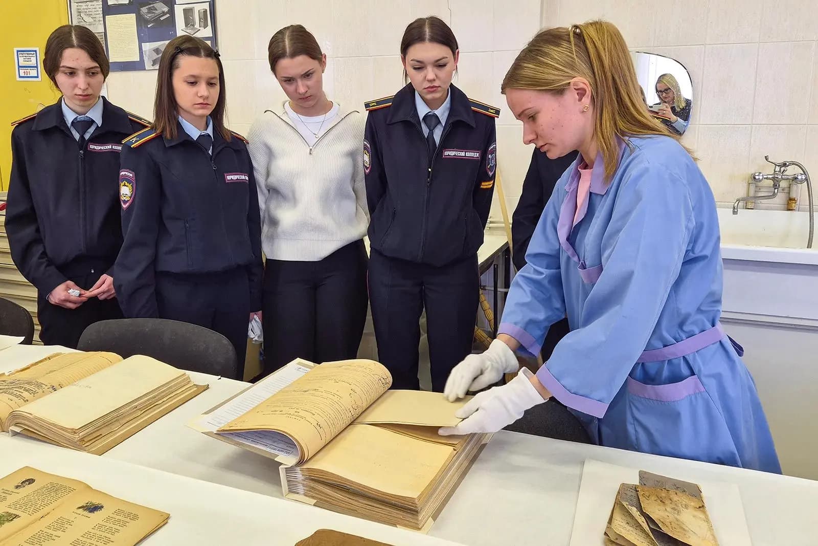 Столичные школьники и студенты колледжей изучат документы лётчиков