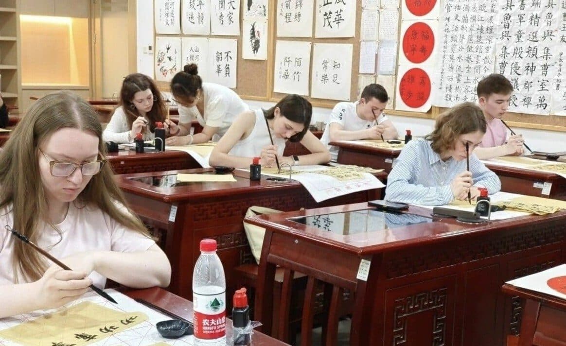 Студенты Омского педуниверситета отправляются на летнюю стажировку в Китай