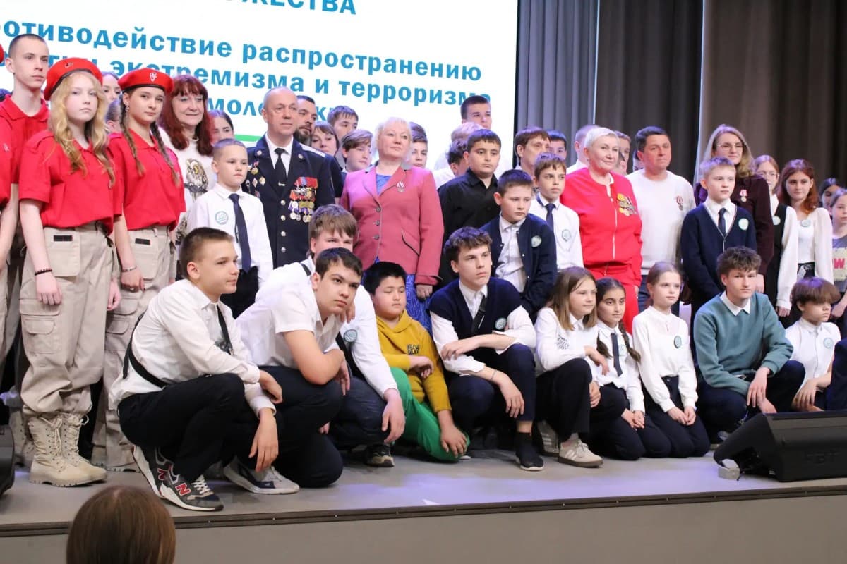 Тамбовские школьники и студенты встретились с героем Беслана Владимиром Силантьевым