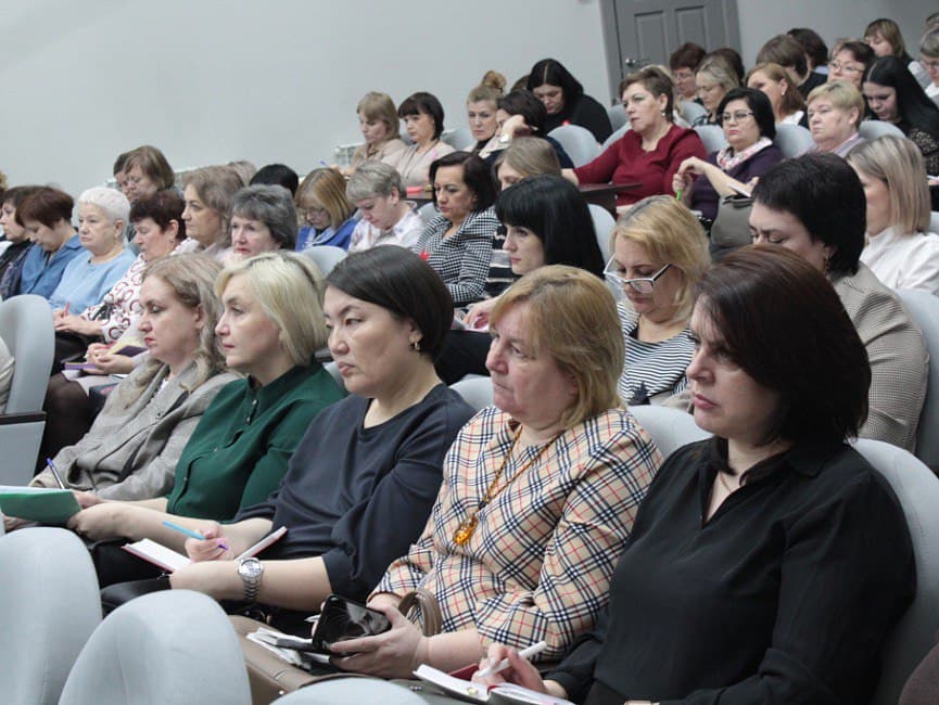 В Барнауле 240 педагогов обсудили вопросы дошкольного образования