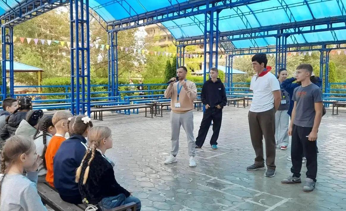В детском лагере «Глобус» в Анапе стартовала региональная смена «Содружество Орлят России»