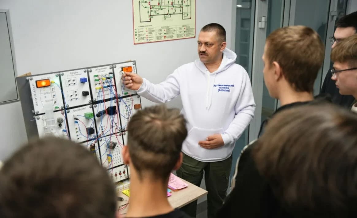 В Хабаровске для студентов колледжей провели ярмарку вакансий инженерно-технической направленности