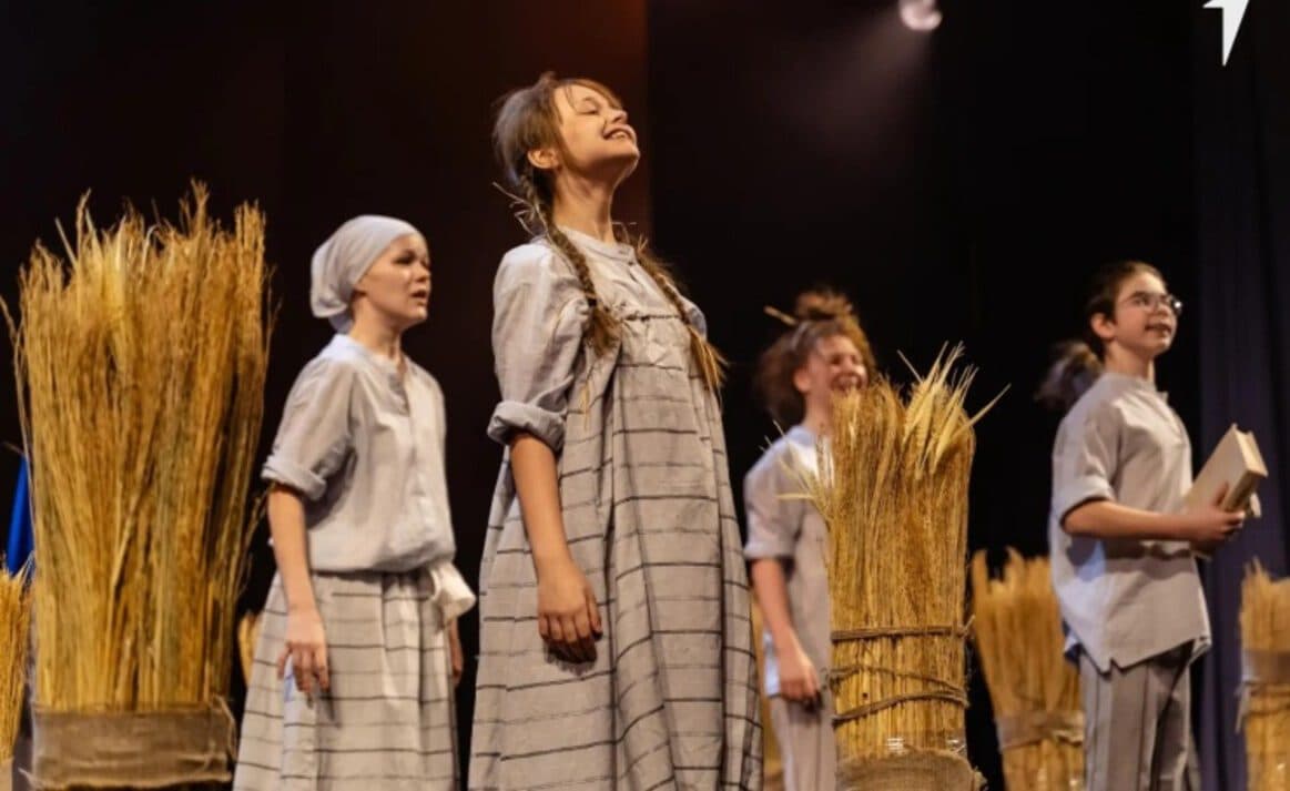 В Иркутской области стартовал новый сезон театрального фестиваля «Байкальская школьная классика»