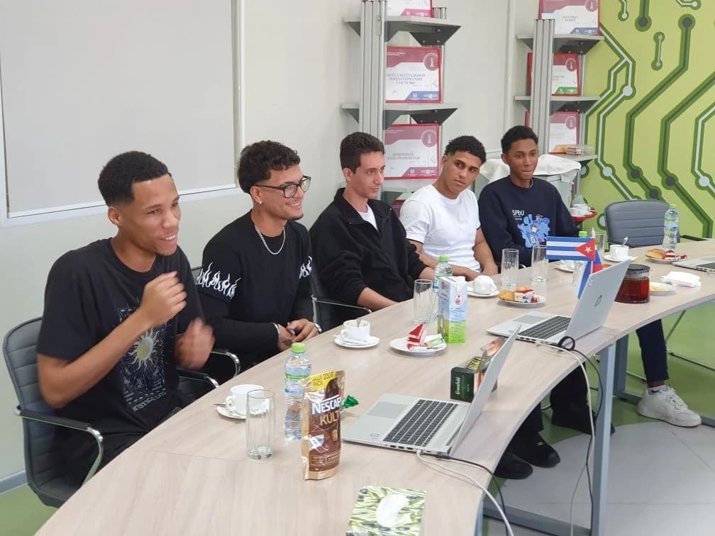 В колледжах Санкт‑Петербурга с 2026/27 учебного года будут обучать кубинцев