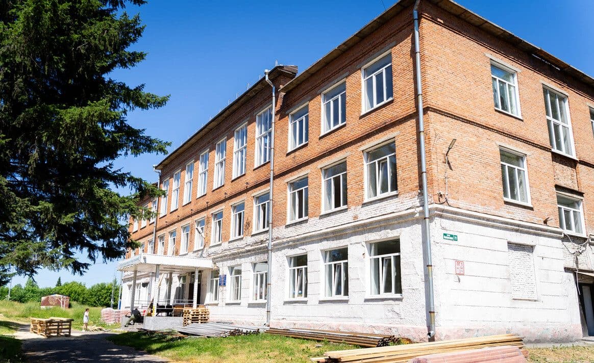 В Кузбассе стартовал капитальный ремонт школы со столетней историей