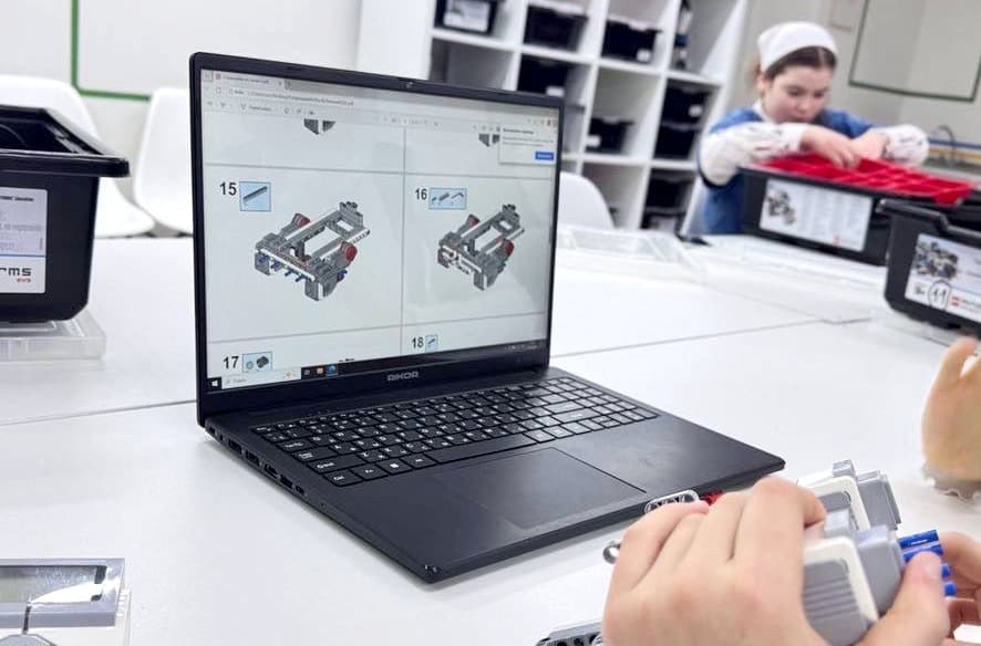 В «Кванториуме» ЧГПУ школьники готовятся к турнирам по робототехнике