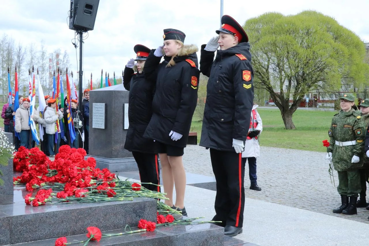 В Ленинградской области более 300 воспитанников патриотических объединений почтили память защитников Отечества