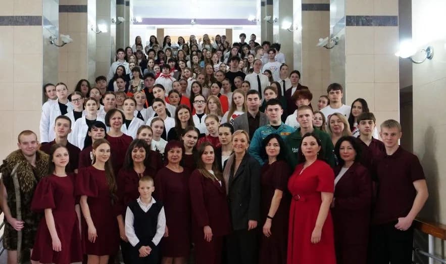 В ЛНР ученики психолого-педагогических классов приняли участие в конкурсе агитбригад