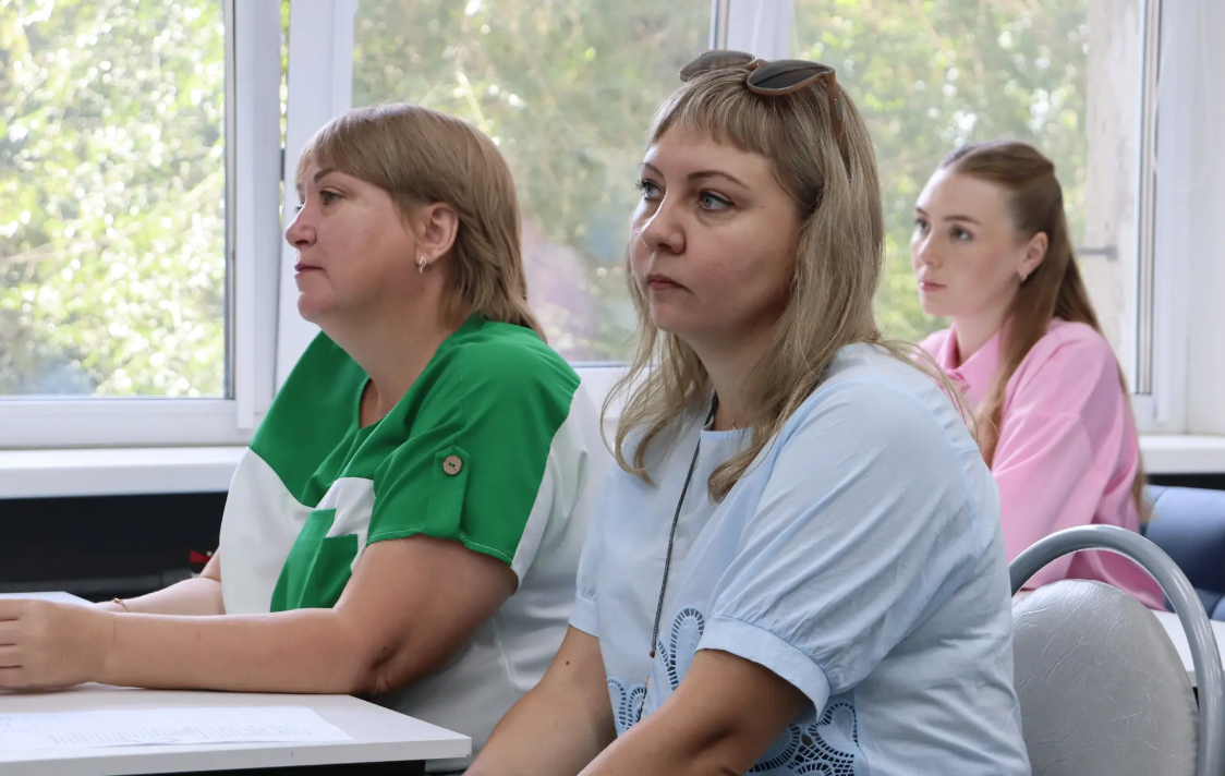 В ОмГПУ учителя узнали о возможностях социально ответственного применения ИИ школьниками