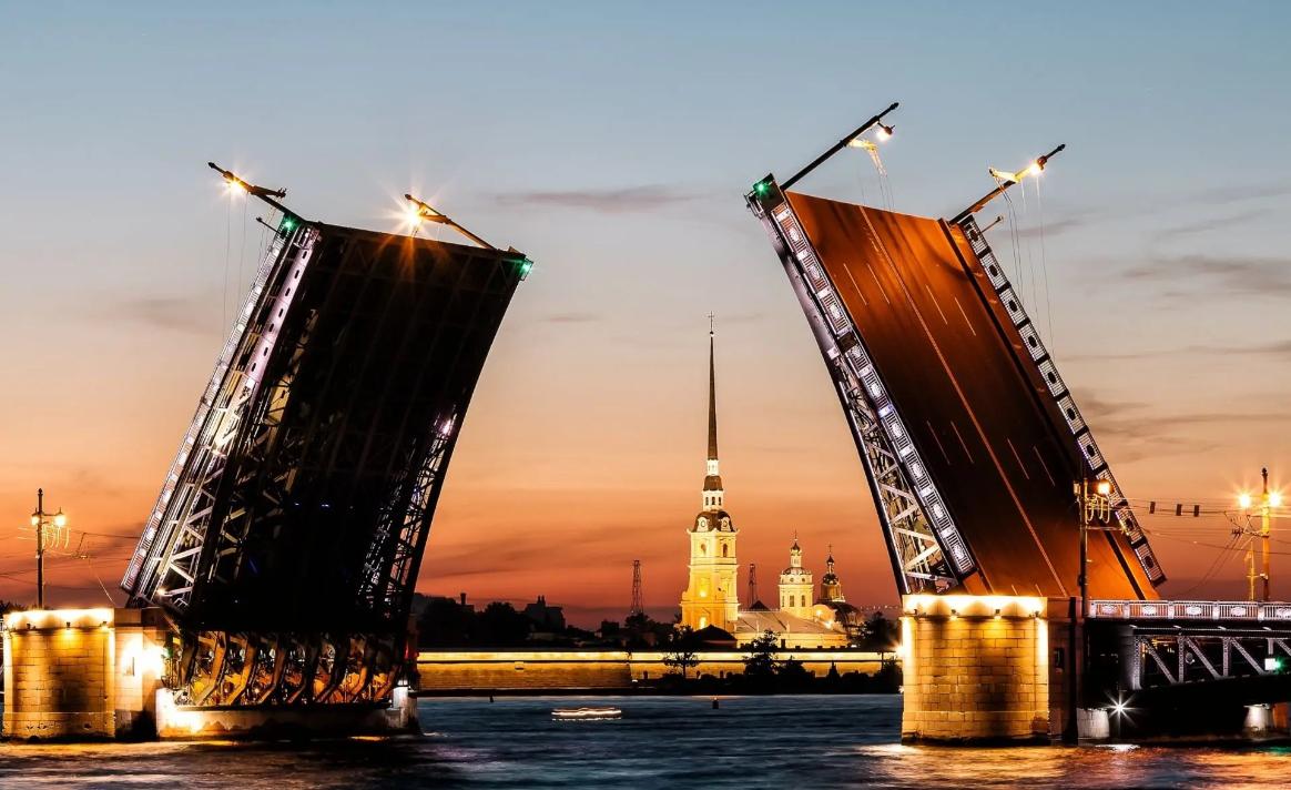 В Петербурге Дню учителя посвятили светозвуковое шоу «Поющие мосты»