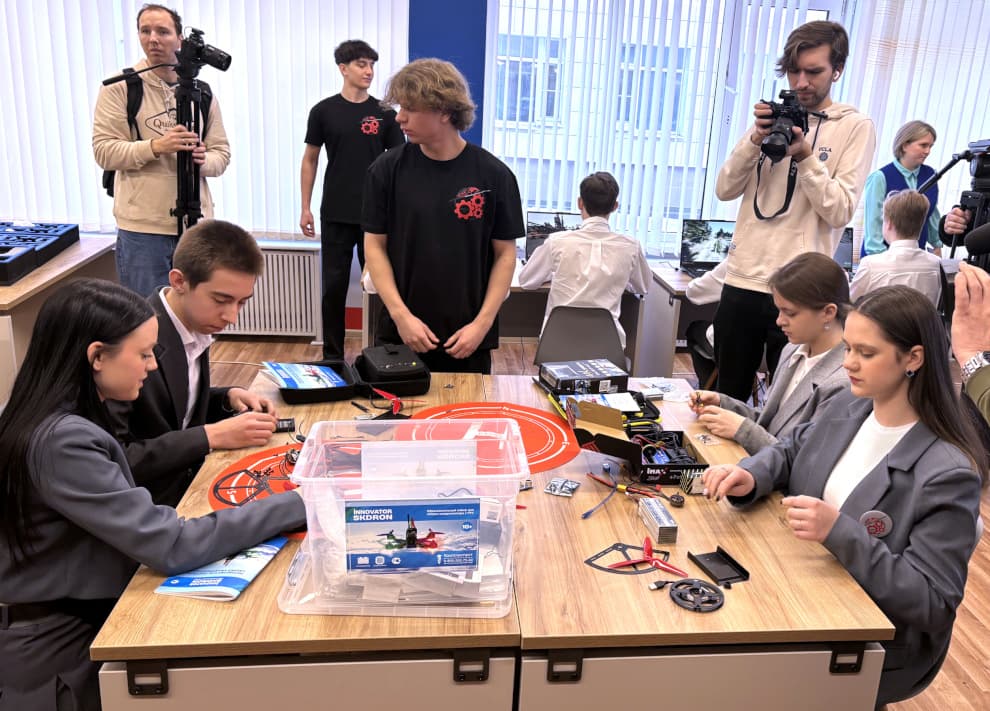 В петербургской школе по инициативе школьников открылся класс по управлению БПЛА