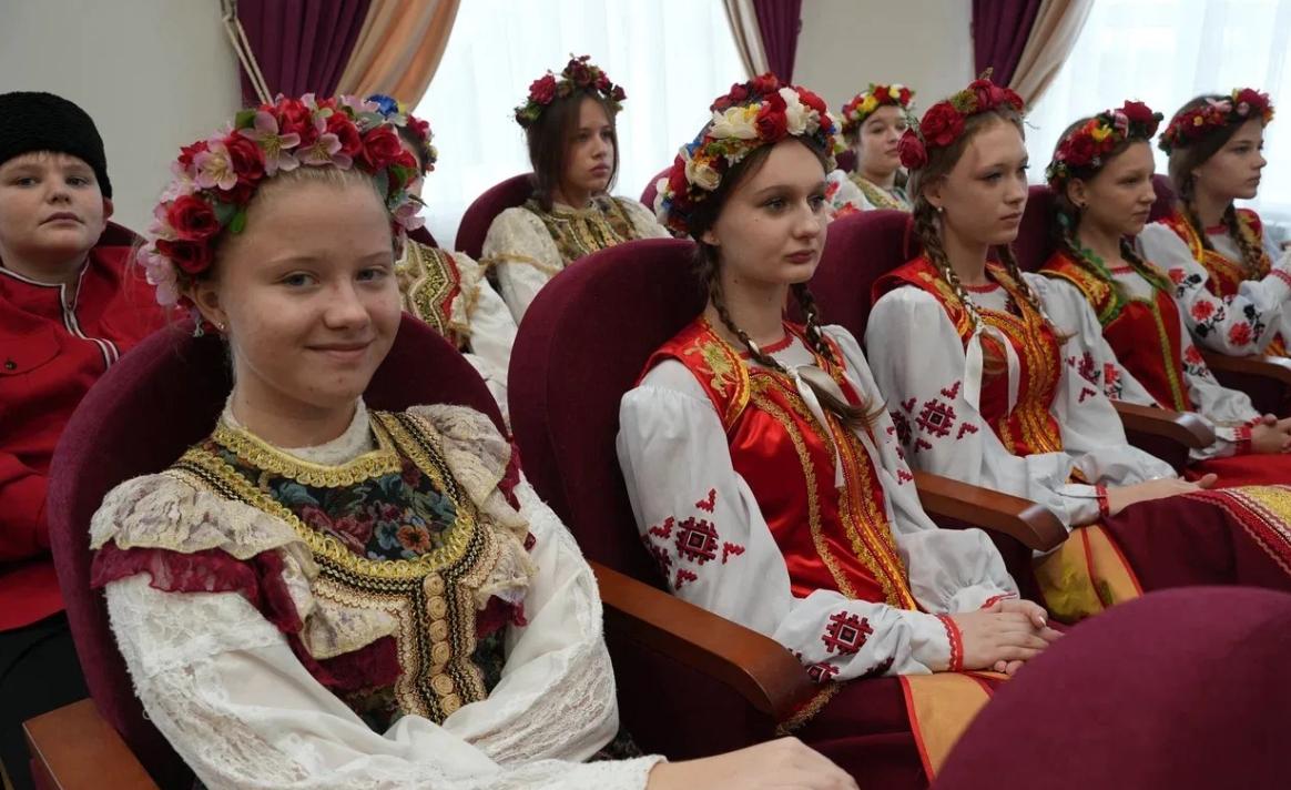 В школах Краснодарского края стартовал месячник, посвящённый Кубанскому казачьему хору