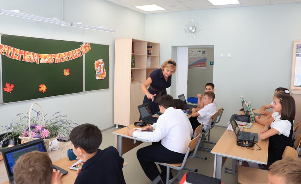 В Волгоградской области разработают программу по усилению стимулирования педагогов