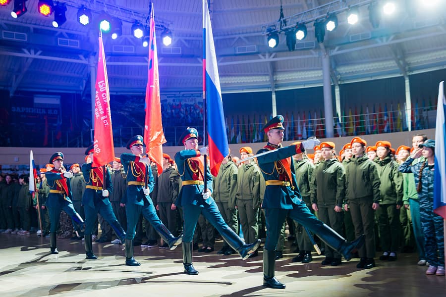 В волгоградском лагере «Авангард» открылась тематическая смена «Равнение на Победу»