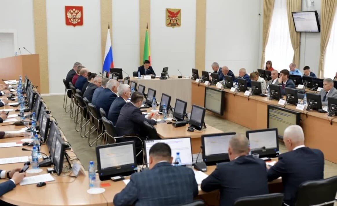 В Забайкалье с 1 июня повысят зарплаты воспитателям, учителям и преподавателям